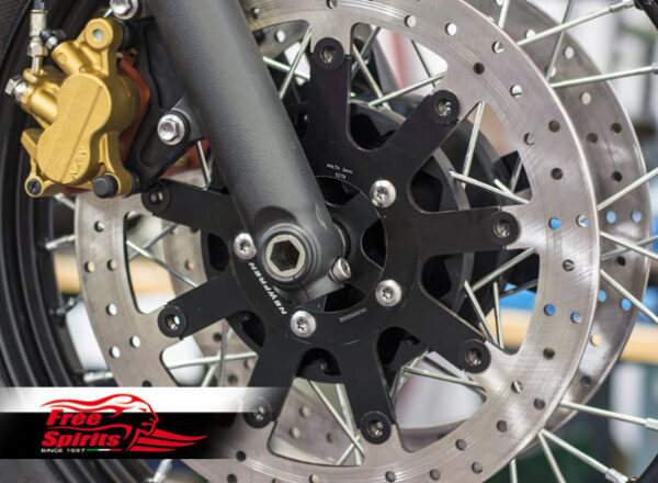 Dual disc front hub for Triumph Bobber