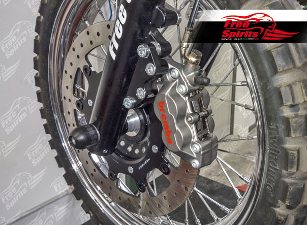 Cubre pinzas de freno Brembo radiales 100 mmCod. 308504Accesorios Frenos  Productos Novedades TRIUMPH - Free Spirits