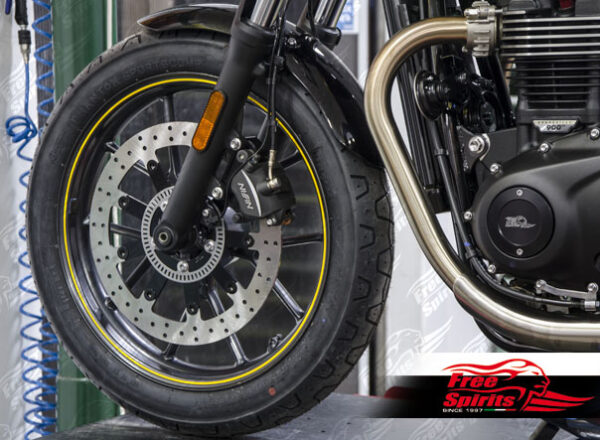 Triumph Street Twin/Cup/Scrambler, Bobber & T100 2016 up - Upgrade floating front brake rotor kit (340 mm) & pads