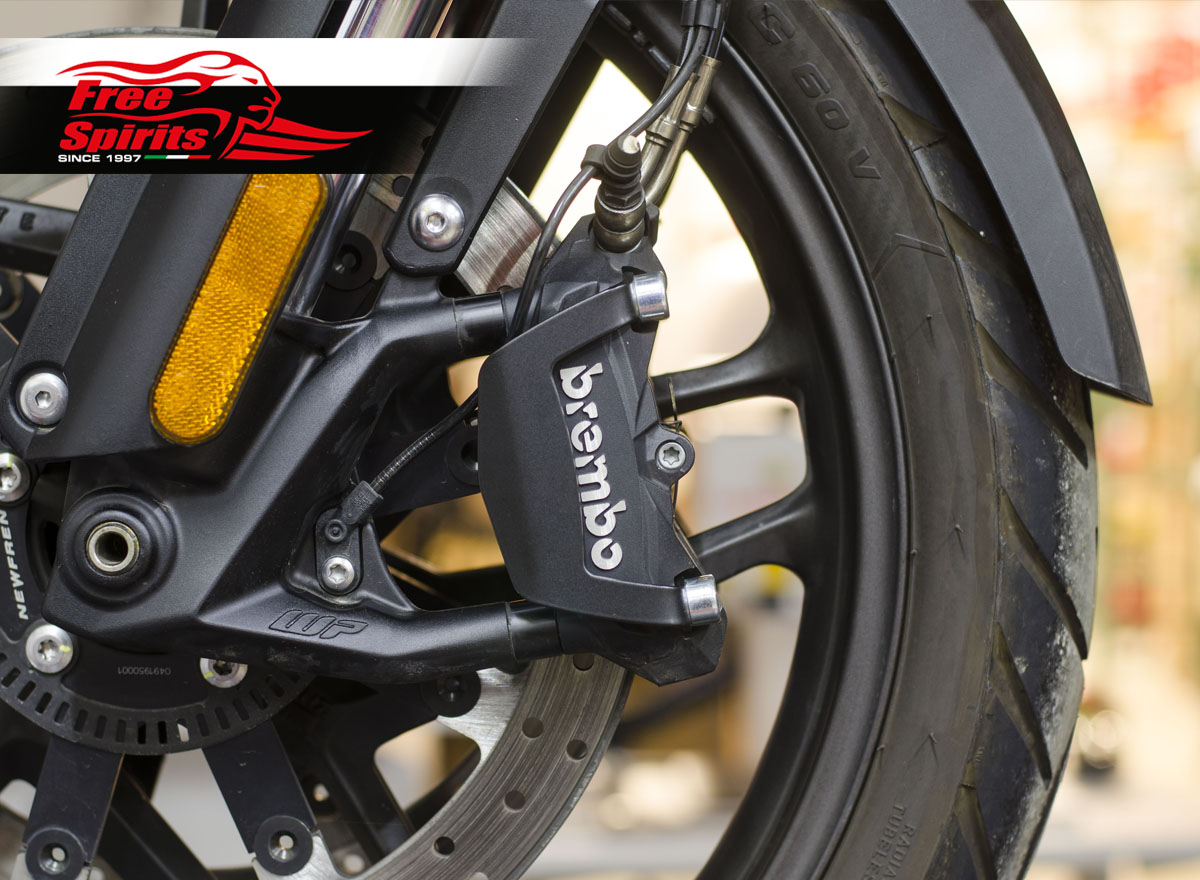 Cubre pinzas de freno Brembo radiales 100 mmCod. 308504Accesorios Frenos  Productos Novedades TRIUMPH - Free Spirits