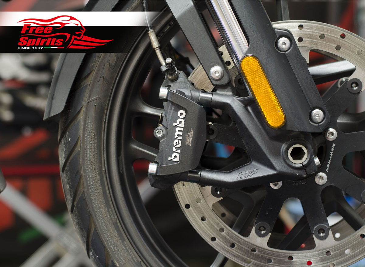 Cubre pinzas de freno Brembo radiales 100 mmCod. 308504Accesorios Frenos  Productos Novedades TRIUMPH - Free Spirits